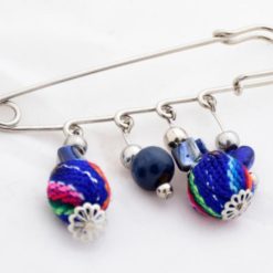 Traba Ruana tipo Gancho con bolitas de Aguayo.